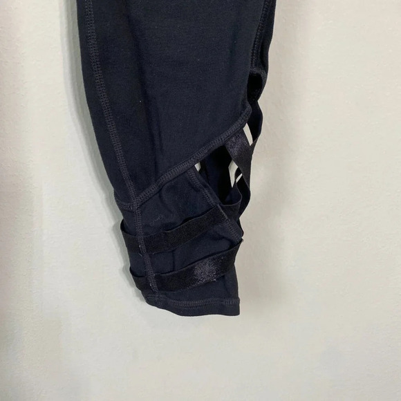 Athleta High Rise Sublime 7/8 Tight Leggings Women's Medium Black Cutout Active - Picture 9 of 16